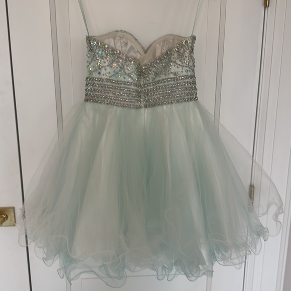 Gorgeous Grad Dress - Picture 2 of 3